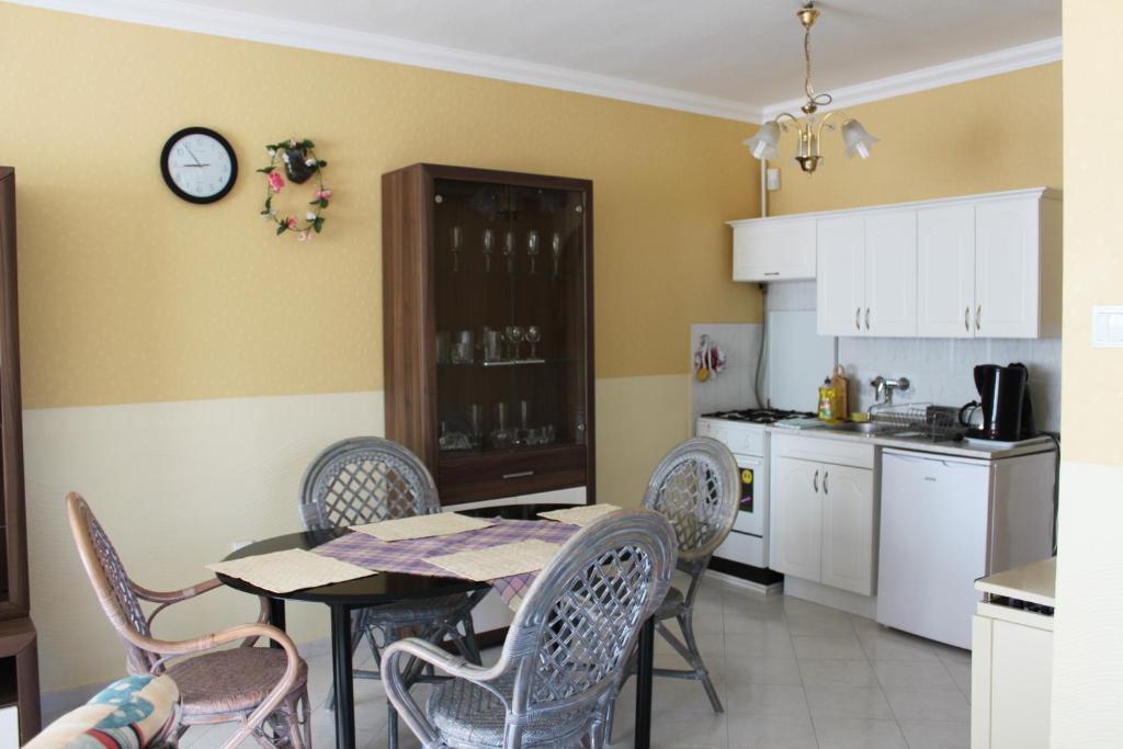 Orwa Apartmanok - Cedrus Koez 잘라카로쉬 객실 사진