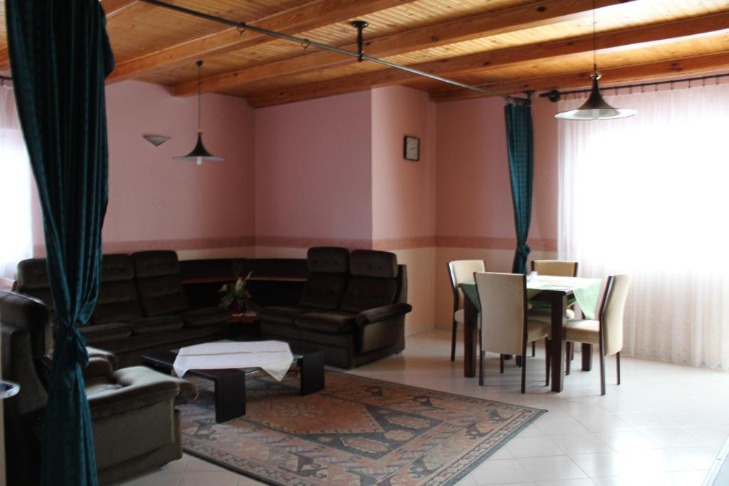 Orwa Apartmanok - Cedrus Koez 잘라카로쉬 객실 사진