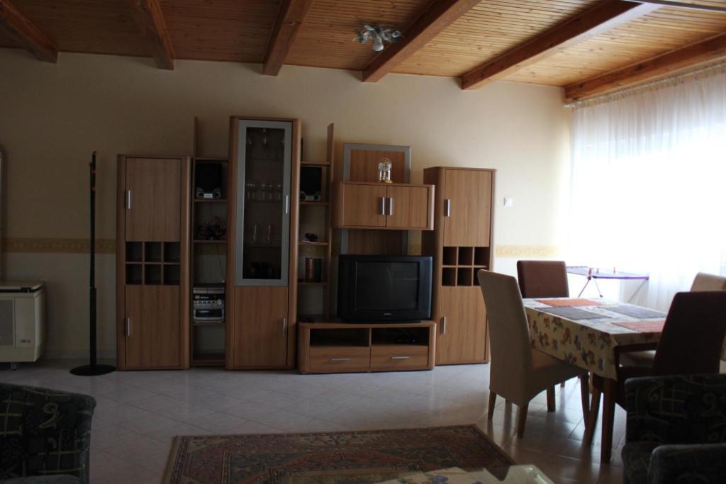 Orwa Apartmanok - Cedrus Koez 잘라카로쉬 객실 사진